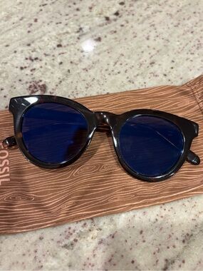 Madewell Tortoiseshell Round Sunglasses with Polarized Lense
